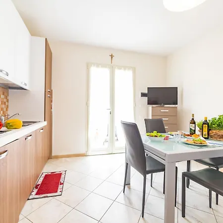 Appartement Arco Del Mare' Mit Blick Aufs Wasser By Interhome Civezza