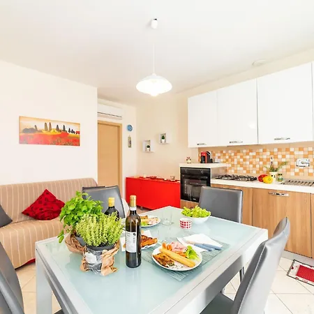 Appartement Arco Del Mare' Mit Blick Aufs Wasser By Interhome Civezza