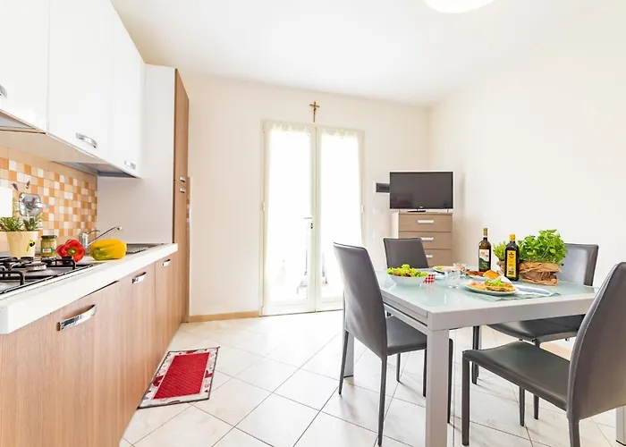 Appartement Arco Del Mare' Mit Blick Aufs Wasser By Interhome Civezza